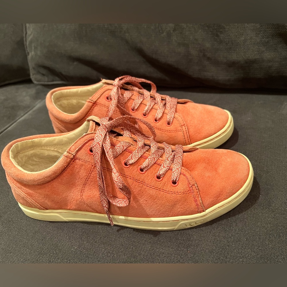 UGG Tomi Scallop Pink Suede Lace Up Low Top Sneakers 
w/ CRF - W 11